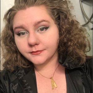 Meet your Posher, Alexia